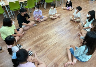 아동들이 놀고 싶어하는 공간에서 원하는 놀이를 직접 해본다.