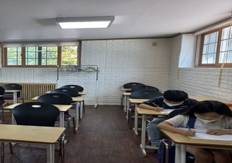 학습교실을 이용하는 아동들의 모습